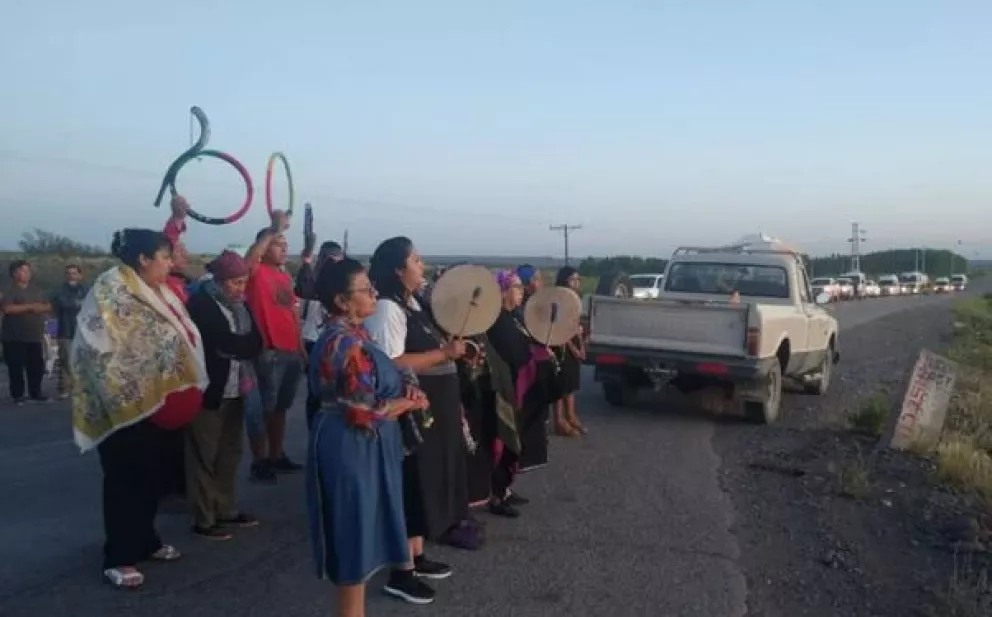 Los Mapuches bloquearon el ingreso a Vaca Muerta: “No permitiremos el fracking de ninguna empresa”