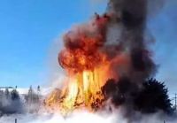 Impresionante explosion e incendio en una fabrica de Roca
