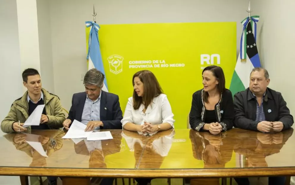 La gobernadora firmó el contrato para ampliar el Penal 2 de General Roca