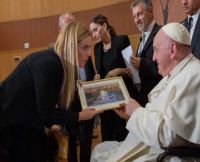 La intendenta visitó al Papa Francisco en el Vaticano