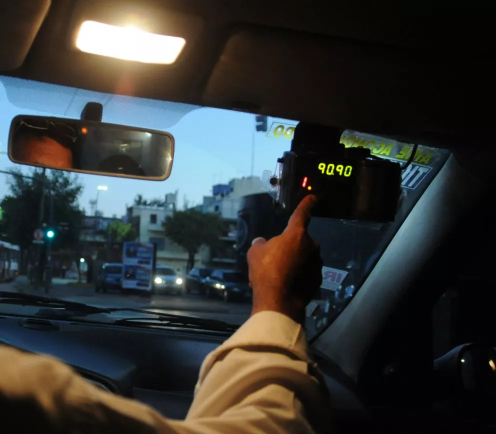 Taxistas atraparon a un delincuente: "Nos lastiman por menos de mil pesos"