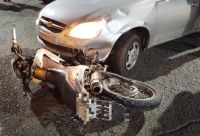 Circulaban sin luces y fueron atropellados por una anciana